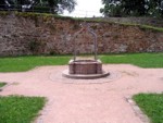Brunnen neben der westlichen Stadtmauer