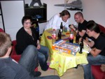 Eiphone und Diskussionen, dazu Alkohol und Bausteine